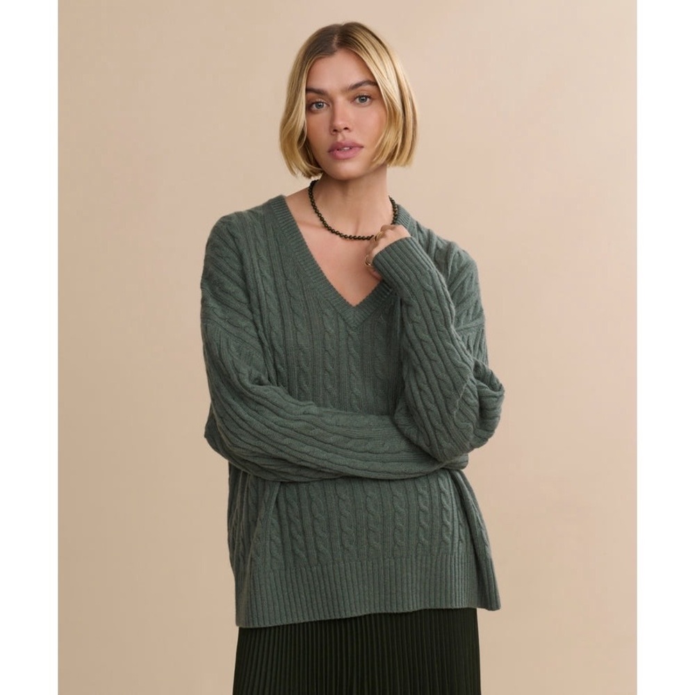 JENNI KAYNE Nell V-Neck Cable Knit Sweater in Pine XS - Picture 14 of 14